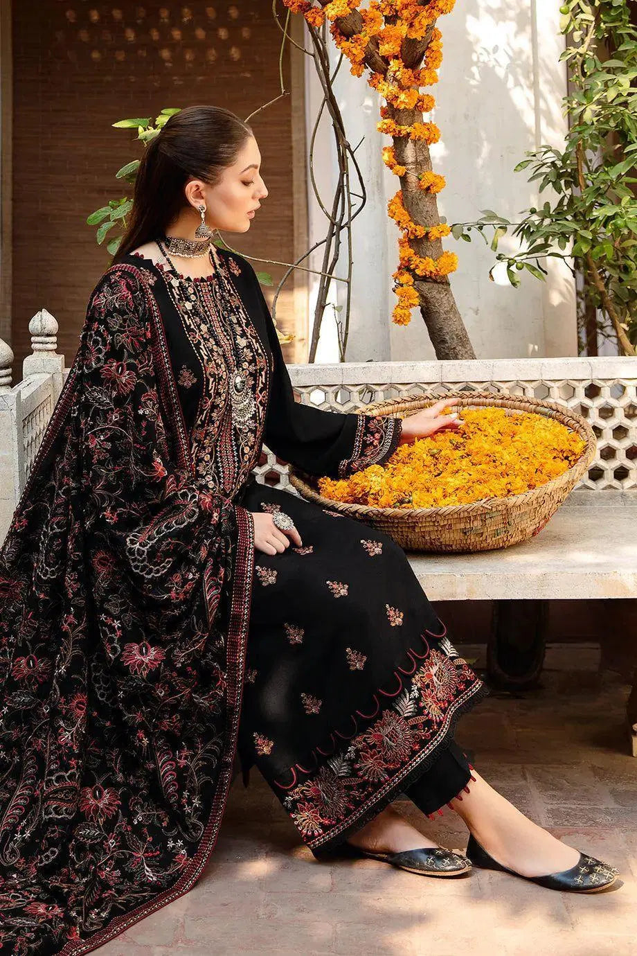 Black Embroidered Suit - 3 Pcs Elegance with Dhanak Fabric